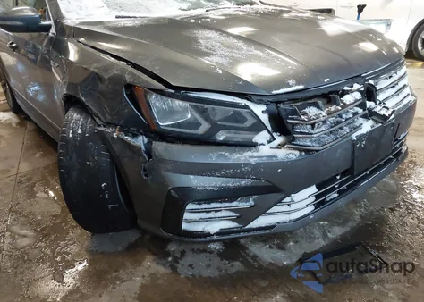 2017 Volkswagen Passat 1.8T R-Line из США, поврежденный, VIN 1VWDT7A39HC020295